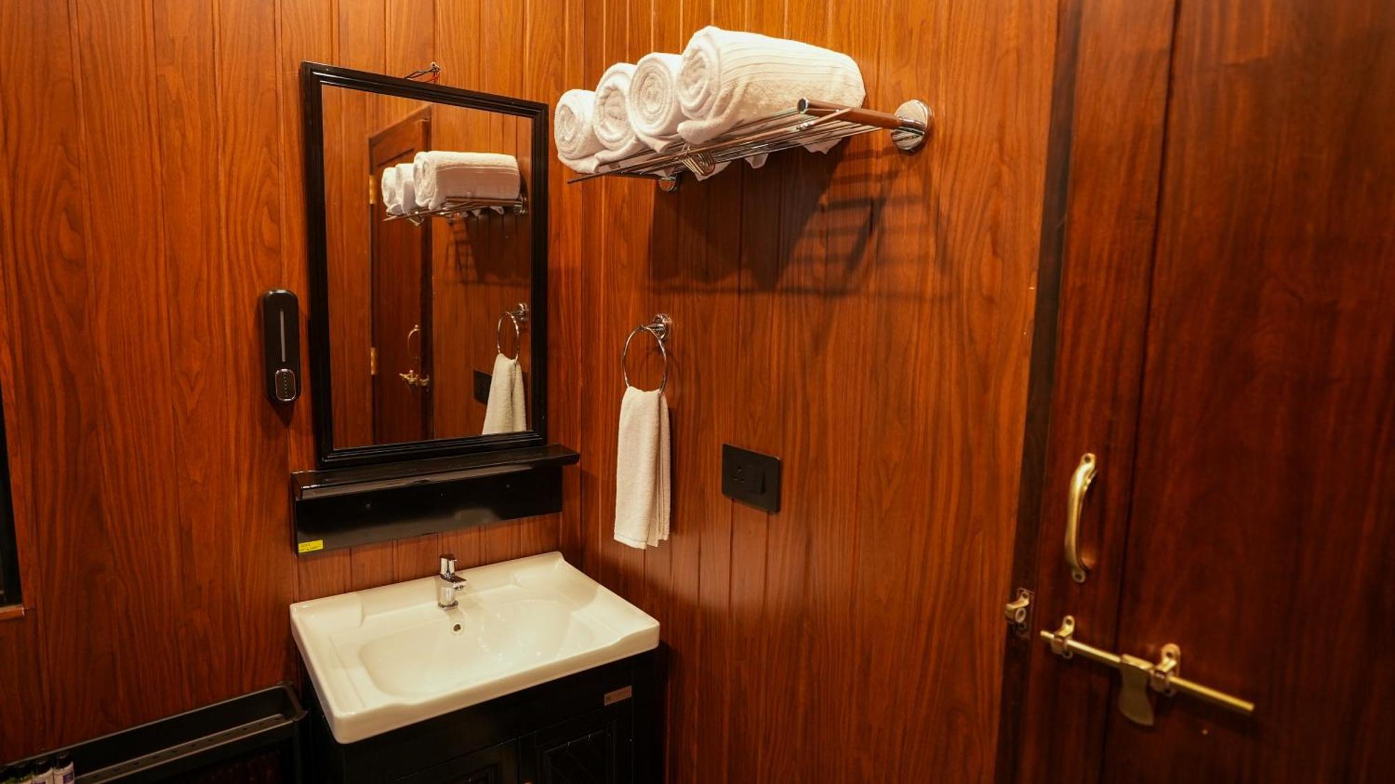 Hotel Sort By Stays, Grand Peddem,