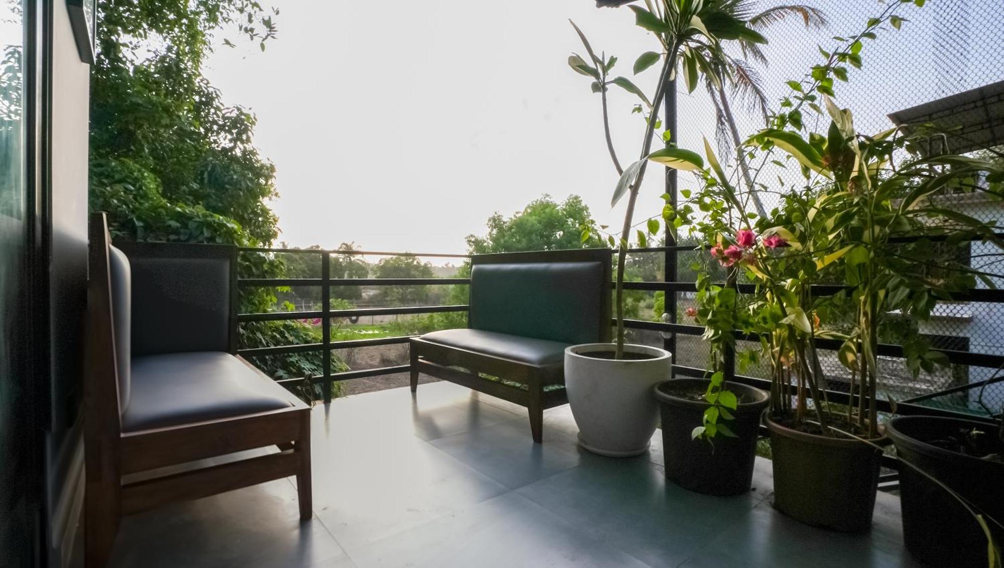Sort By Stays, Grand Peddem, * Anjuna